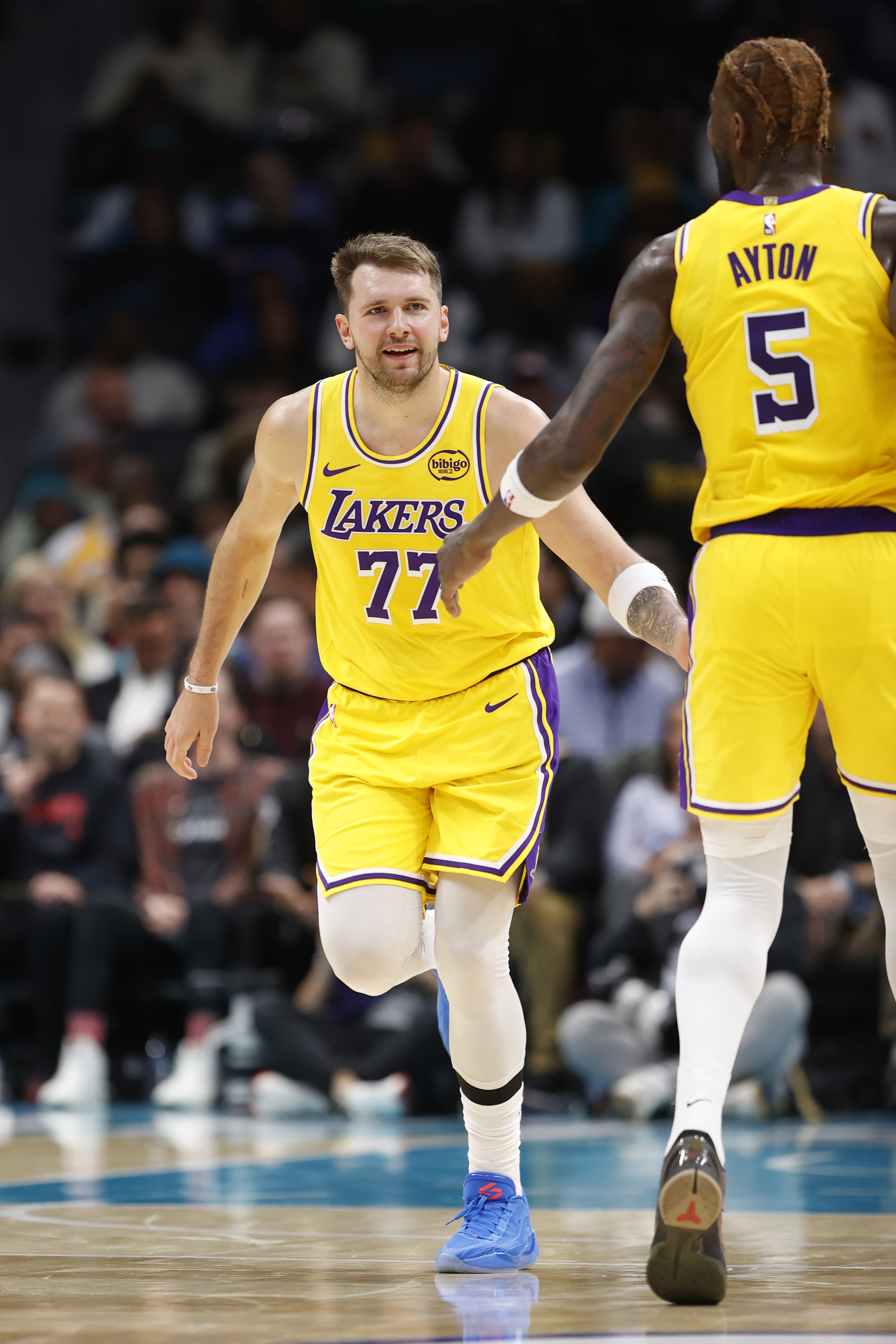 东契奇：艾顿下半场在攻防两端表现太棒了 他对我们至关重要！