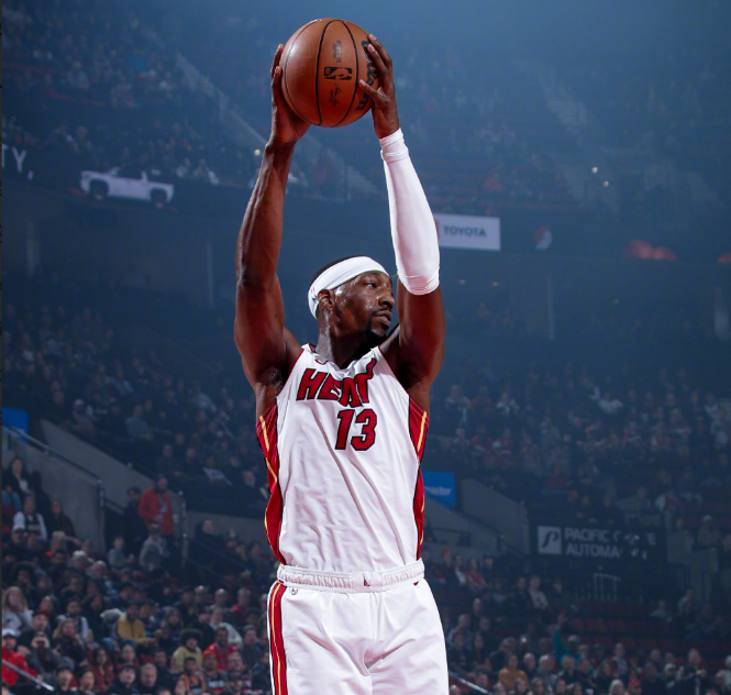 英超直播-维金斯17+6+6热巴肆虐内线,努尔基奇三双创造历史,热火大胜爵士